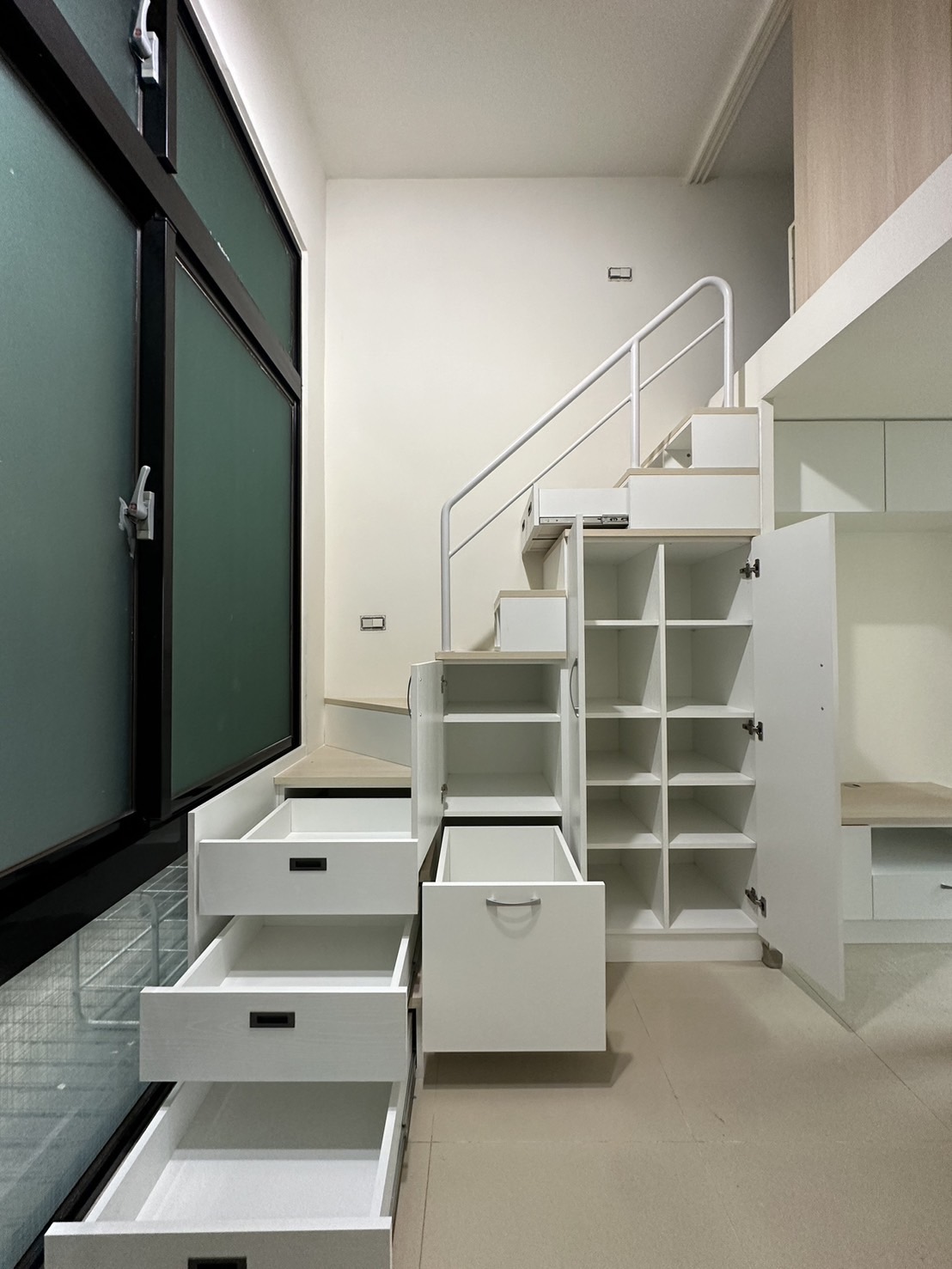 台北潮州街樓梯收納系統家具