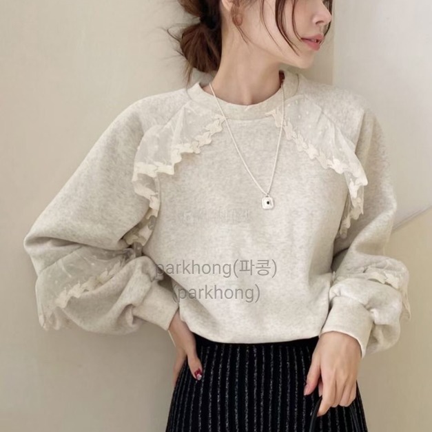 正韓-蕾絲拼接圓領TEE