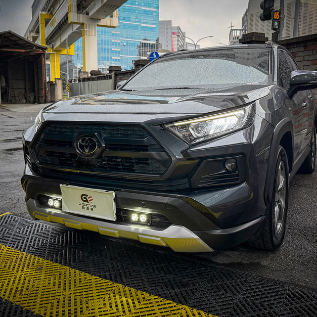 RAV4 原廠LED大燈太暗？DRL 矩陣輔助照明升級方案｜駒達特專業改裝