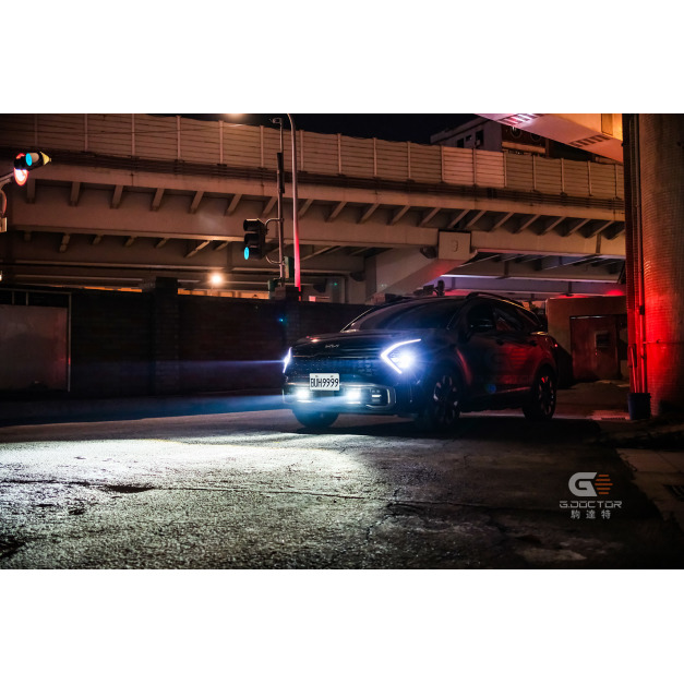 KIA Sportage 原廠LED大燈太暗？DRL 矩陣輔助照明升級方案｜駒達特專業改裝
