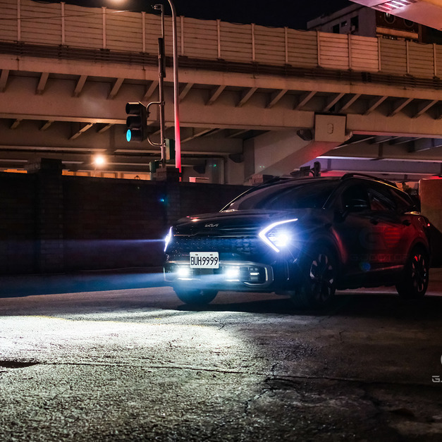 KIA Sportage 原廠LED大燈太暗？DRL 矩陣輔助照明升級方案｜駒達特專業改裝