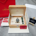 OMEGA 歐米茄 300海馬系列 綠面陶瓷 綠海馬 210.30.42.20.10.001 排氦閥門【精裝盒配版】_2
