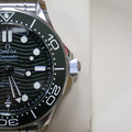 OMEGA 歐米茄 300海馬系列 綠面陶瓷 綠海馬 210.30.42.20.10.001 排氦閥門【精裝盒配版】_4