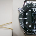 OMEGA 歐米茄 300海馬系列 綠面陶瓷 綠海馬 210.30.42.20.10.001 排氦閥門【精裝盒配版】_3