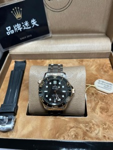 OMEGA 歐米茄 300海馬系列 同軸擒縱 黑金海馬 210.20.42.20.01.001