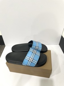BURBERRY 拖鞋