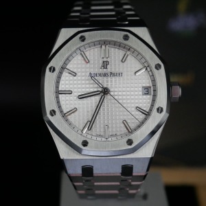 Audemars Piguet 愛彼 Royal Oak 皇家橡樹系列 白面 15500ST.OO.1220ST.04