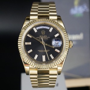 勞力士 Day-Date 鑲鑽星期日誌 黃金系列 40mm 228238