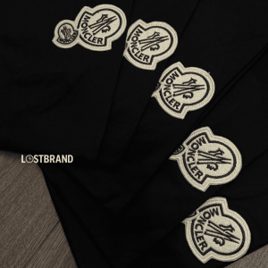 Moncler 經典LOGO黑色短袖踢恤 尺碼：M