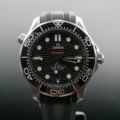 OMEGA 歐米茄 Seamaster 300海馬 黑陶瓷(矽膠、鋼錶帶) 210.30.42.20.01.001 排氦閥門