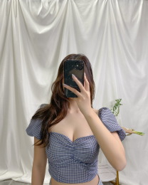 泡泡袖小心機上衣