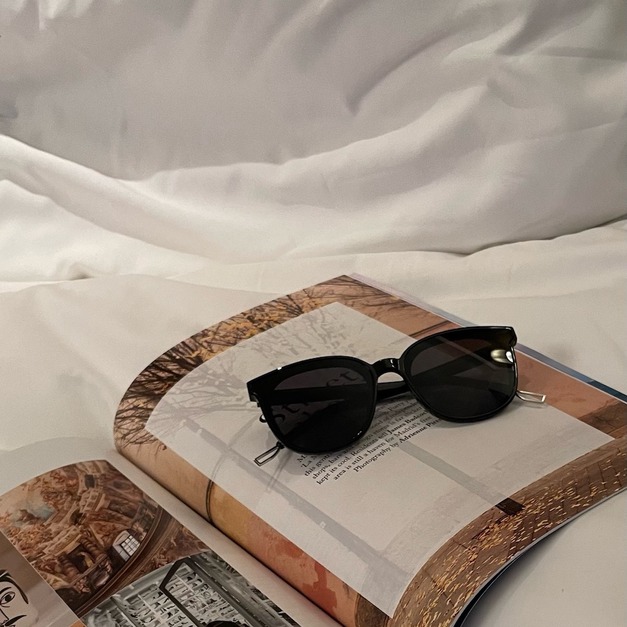 基本款膠框墨鏡