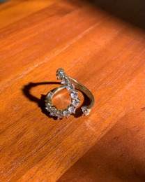 有夠漂亮半月戒指