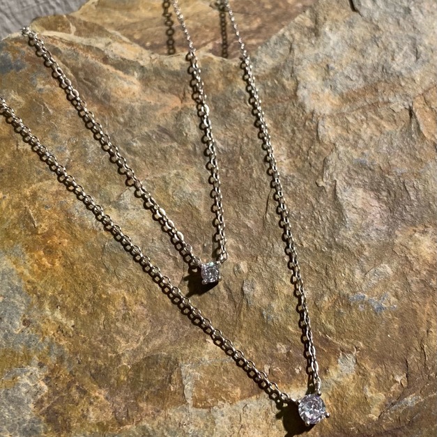 簡單的單鑽鎖骨鍊