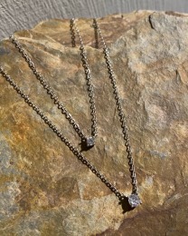 簡單的單鑽鎖骨鍊