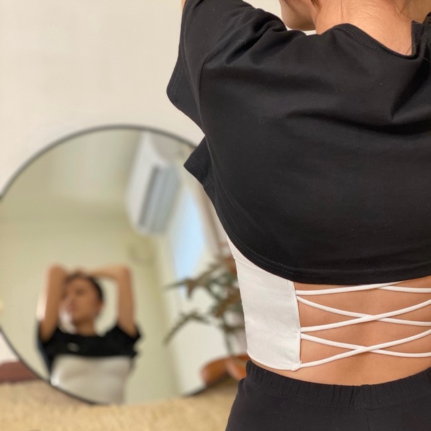 交叉露背內搭背心