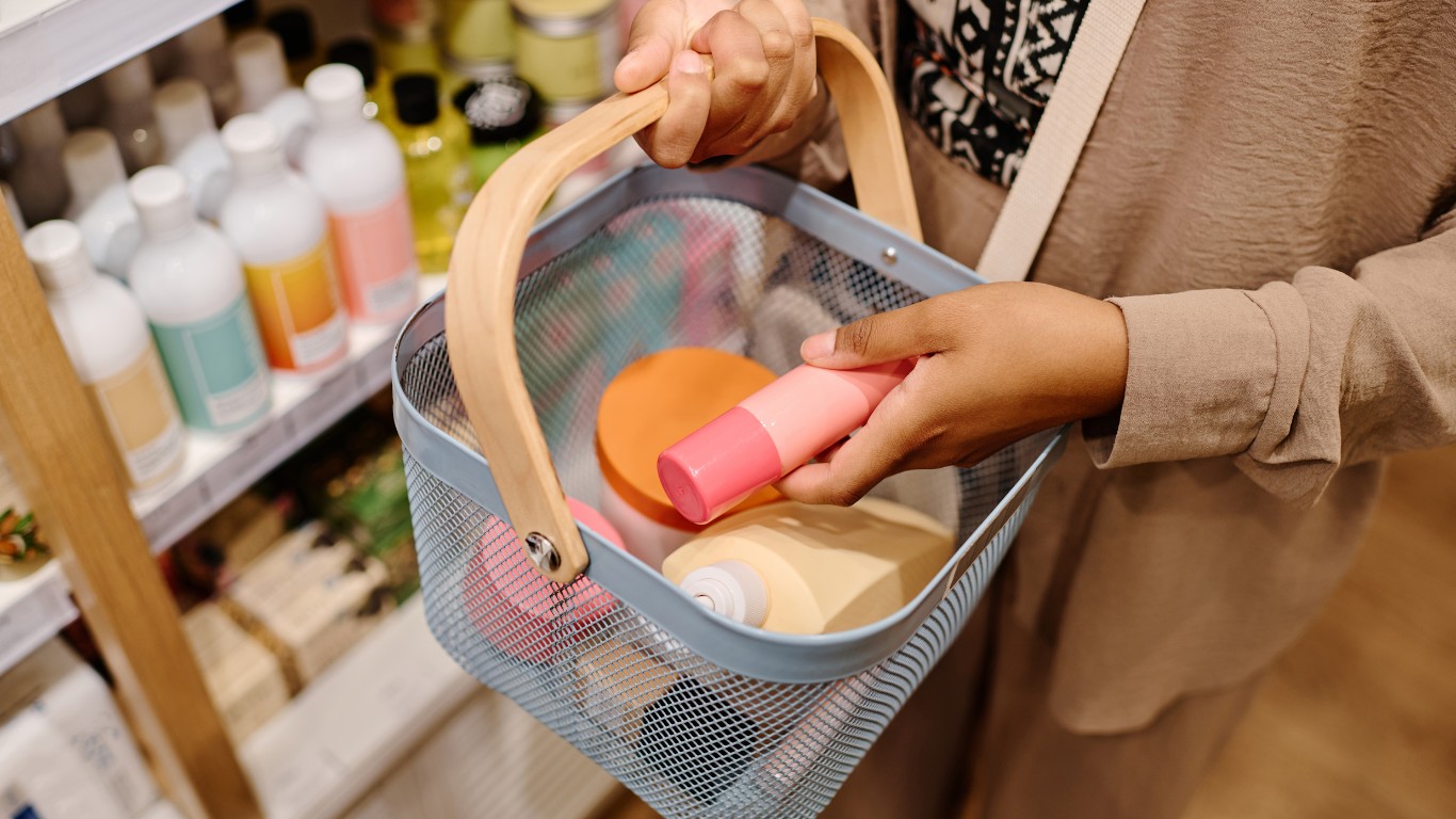 選擇適合自己膚質的溫和去角質產品，並控制頻率。