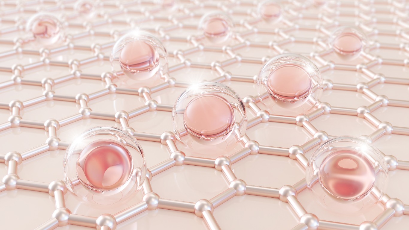 去角質是去除死皮，保濕是補充肌膚所需水分。