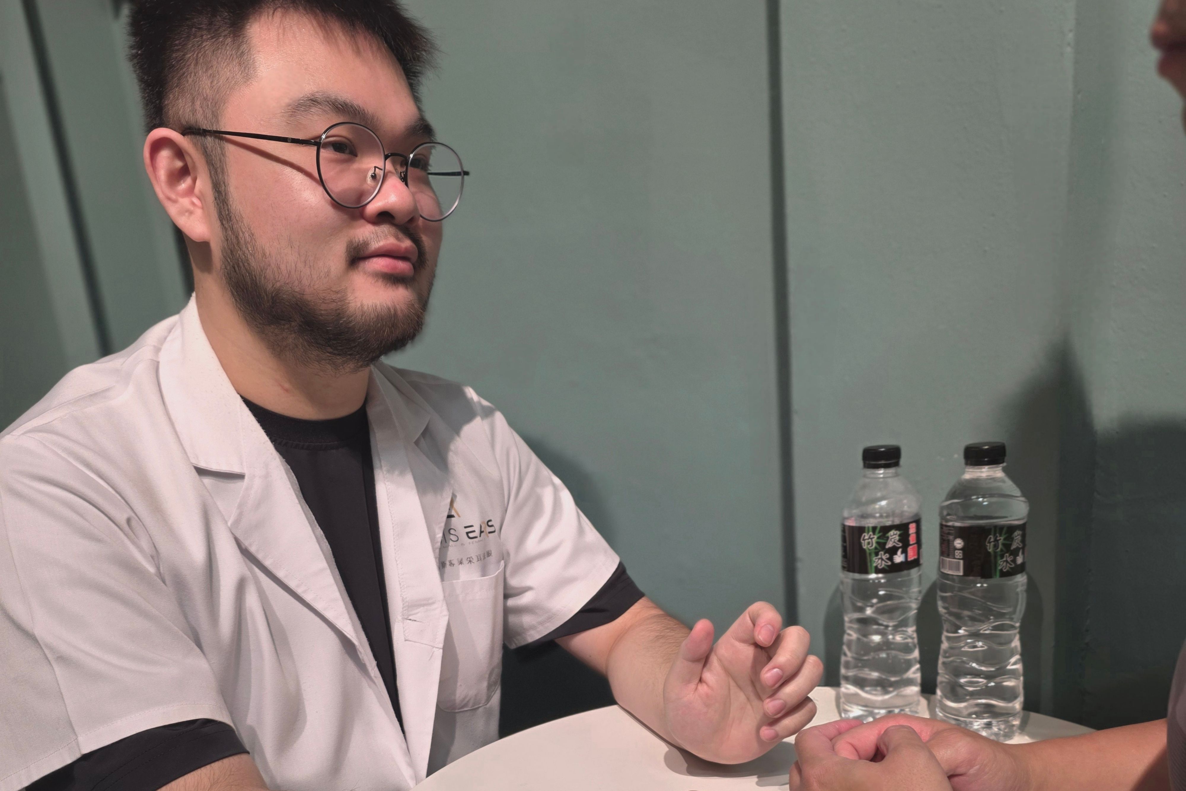 LOUIEWAX高雄楠梓店店長Tod諮詢服務實景