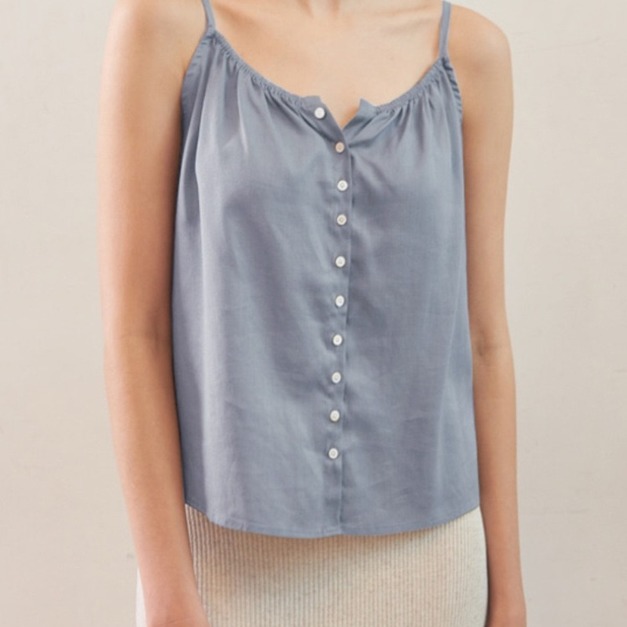 貝殼光綢緞背心(4色) （只剩嬰兒藍\駝色現貨)