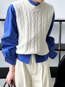 綿羊絨圓領麻花背心 3色（只剩白現貨）