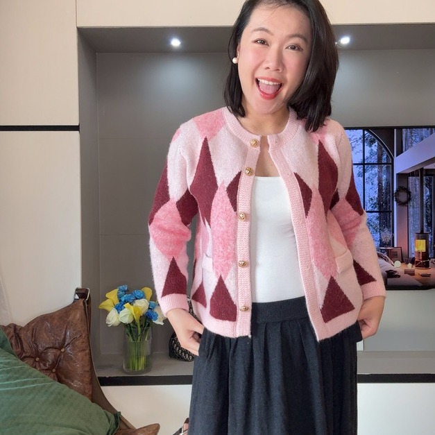 紅雙喜莓金釦毛衣 2色（只剩粉現貨）