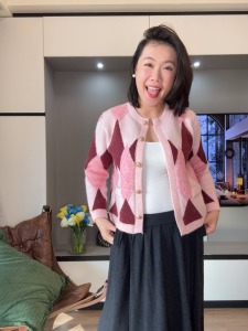 紅雙喜莓金釦毛衣 2色（只剩粉現貨）