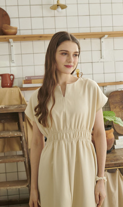 知夏V領米白洋裝（現貨）