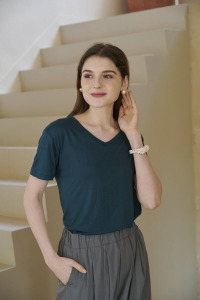 絲柔豆腐肌膚Ｖ領Ｔ10色 (只剩墨綠/黑現貨)