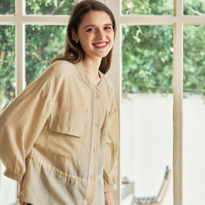 42%醋酸光澤上衣 (現貨）