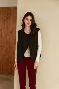 極簡雙釦棉麻背心（只剩黑色現貨）