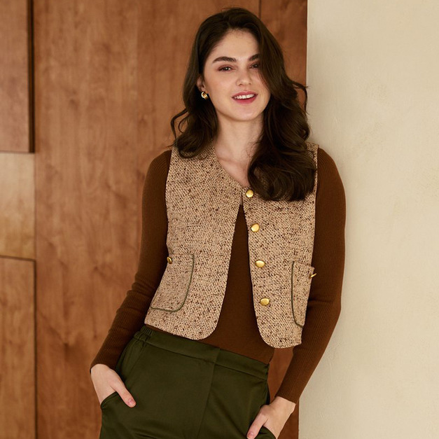 革駝金釦背心（現貨）