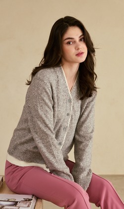 Ｖ領假雙層灰毛衣（只剩灰色現貨）