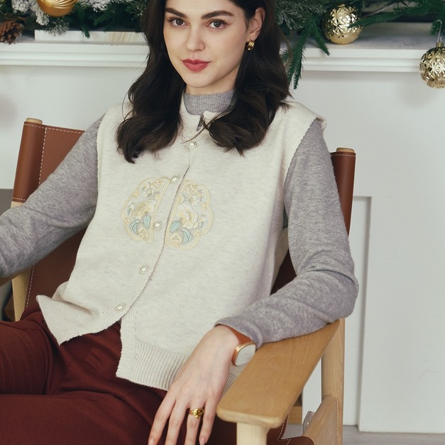 綿羊絨宮廷刺繡背心 2色（只剩米白現貨）