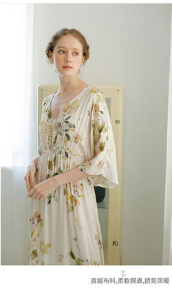 淡雅薔薇V領貢緞睡衣裙 （現貨）