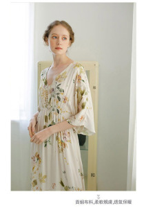 淡雅薔薇V領貢緞睡衣裙 （現貨）