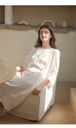 鏤空刺繡貢緞長裙睡衣 3色（黃色現貨）