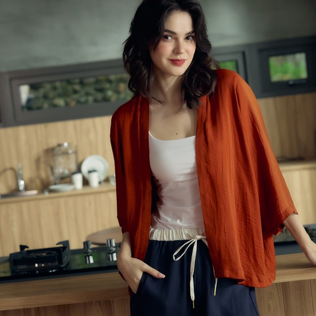 極輕防曬飄逸罩衫 4色 （現貨）