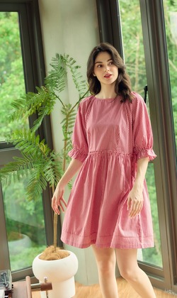 氣質紅格五分袖洋裝（現貨）