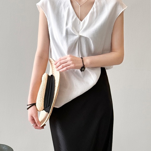 85%萊賽爾天絲光感上衣 2色 （現貨）