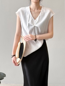 85%萊賽爾天絲光感上衣 2色 （現貨）