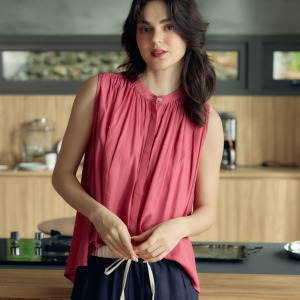 極輕涼開衩上衣  4色（現貨）