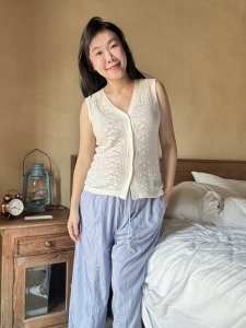 鏤空針織背心上衣（現貨）