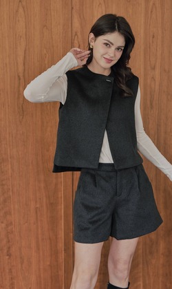 黑兔毛背心套裝 （現貨）