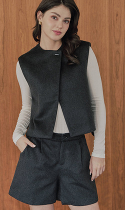 黑兔毛背心套裝 （現貨）