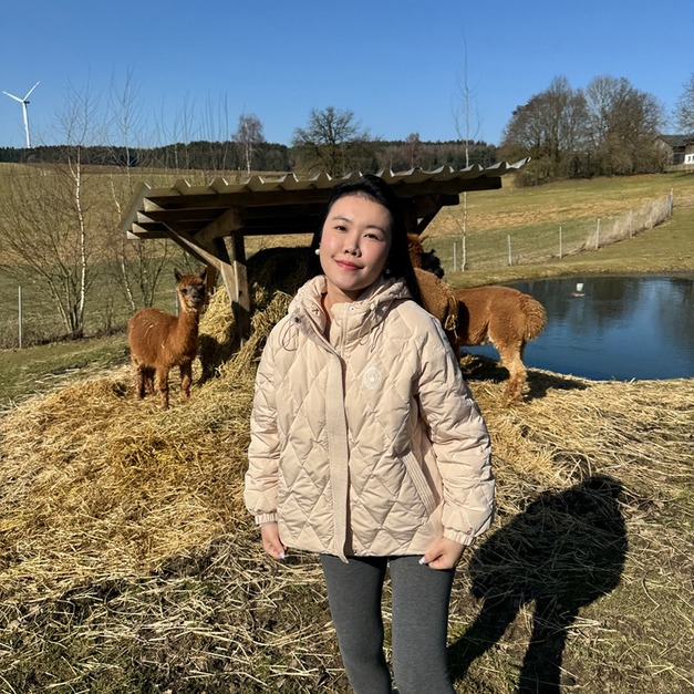 90%白鴨絨菱格連帽外套 （現貨）