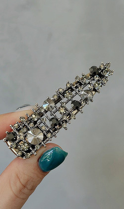 ｜壓夾｜悄悄 • 鋯石嗆黑 髮夾邊夾髮飾 單只販售