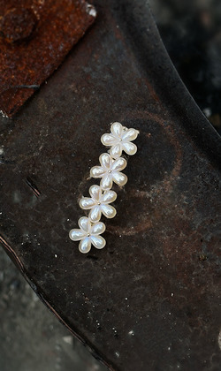 ｜彈簧夾｜迷失 • 炫彩珍珠小花 抓夾盤髮夾 單只販售