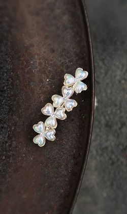 ｜彈簧夾｜遇見 • 愛心珍珠幸運草 抓夾盤髮夾 單只販售