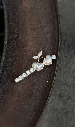 ｜彈簧夾｜起點 • 炫彩愛心珍珠櫻桃一字 抓夾盤髮夾 單只販售